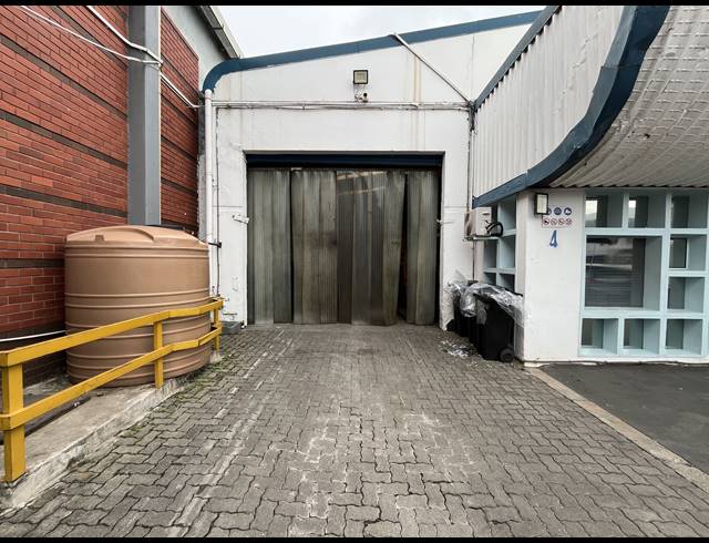 1,100M² WAREHOUSE FOR SALE IN UMGENI BUSINESS PARK